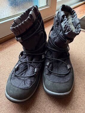 Clarks Privo Aria Frost boots, size 8